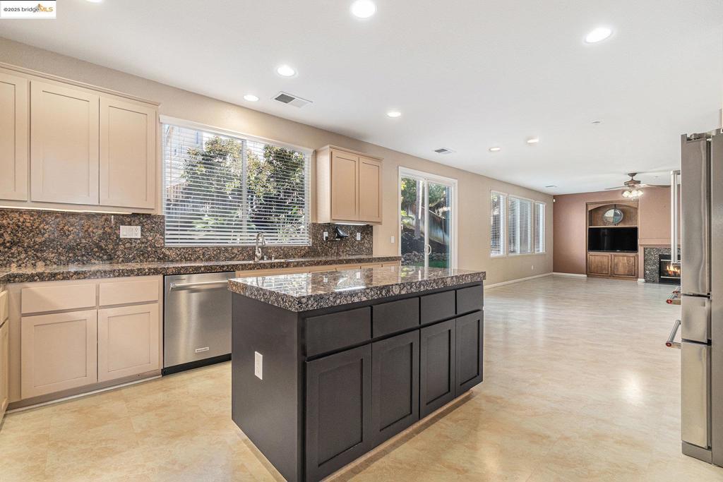 SHADOW LAKES - Residential