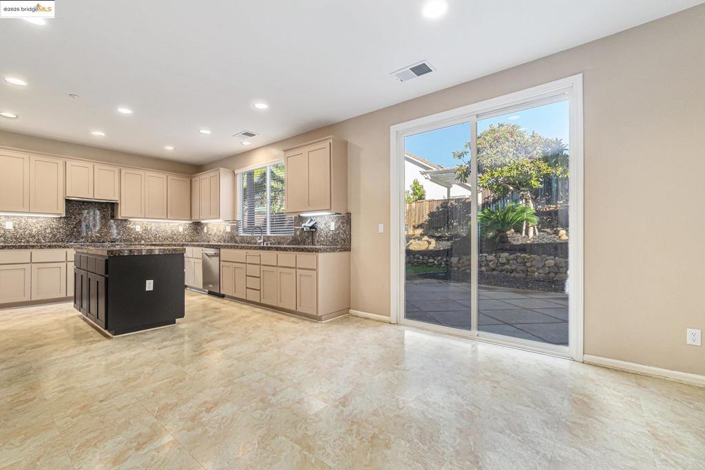 SHADOW LAKES - Residential