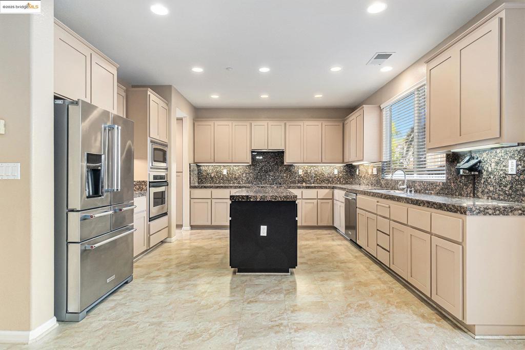 SHADOW LAKES - Residential