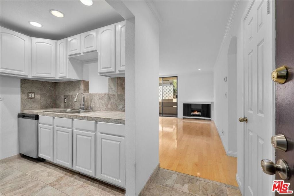 740 N Kings Road 114