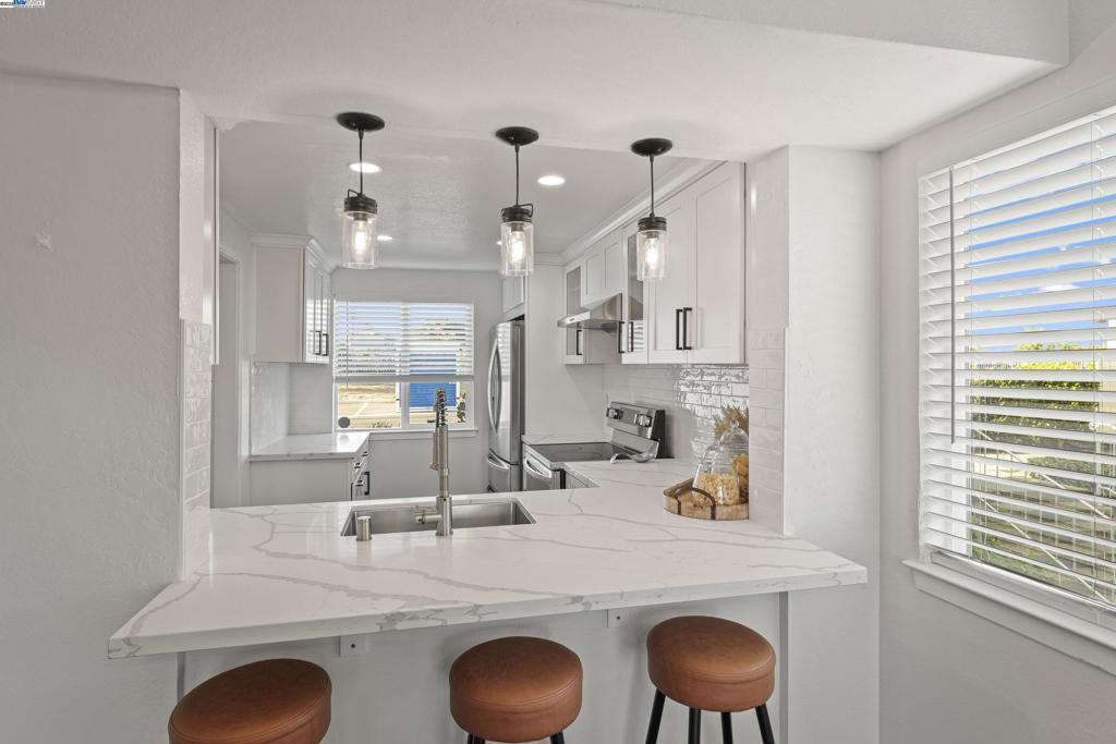 HAYWARD HILLS - Residential