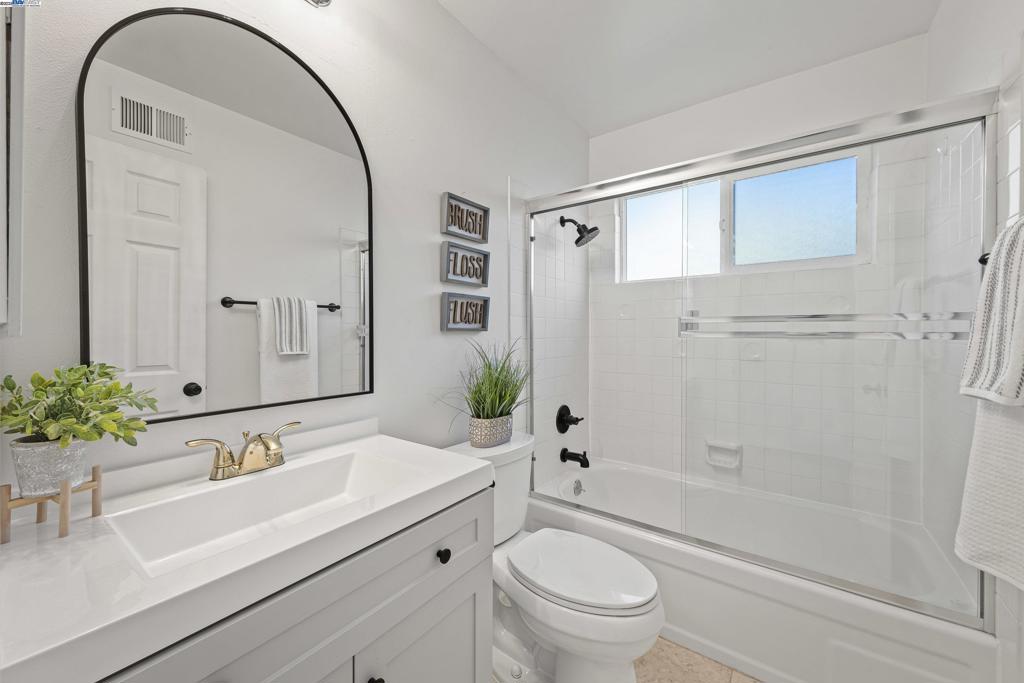 HAYWARD HILLS - Residential