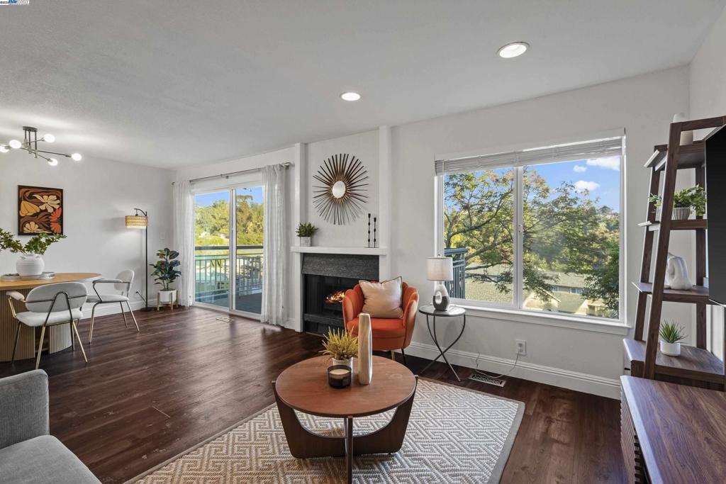 HAYWARD HILLS - Residential