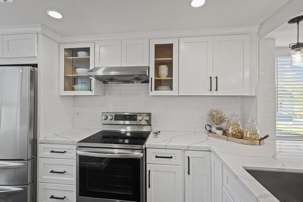 HAYWARD HILLS - Residential
