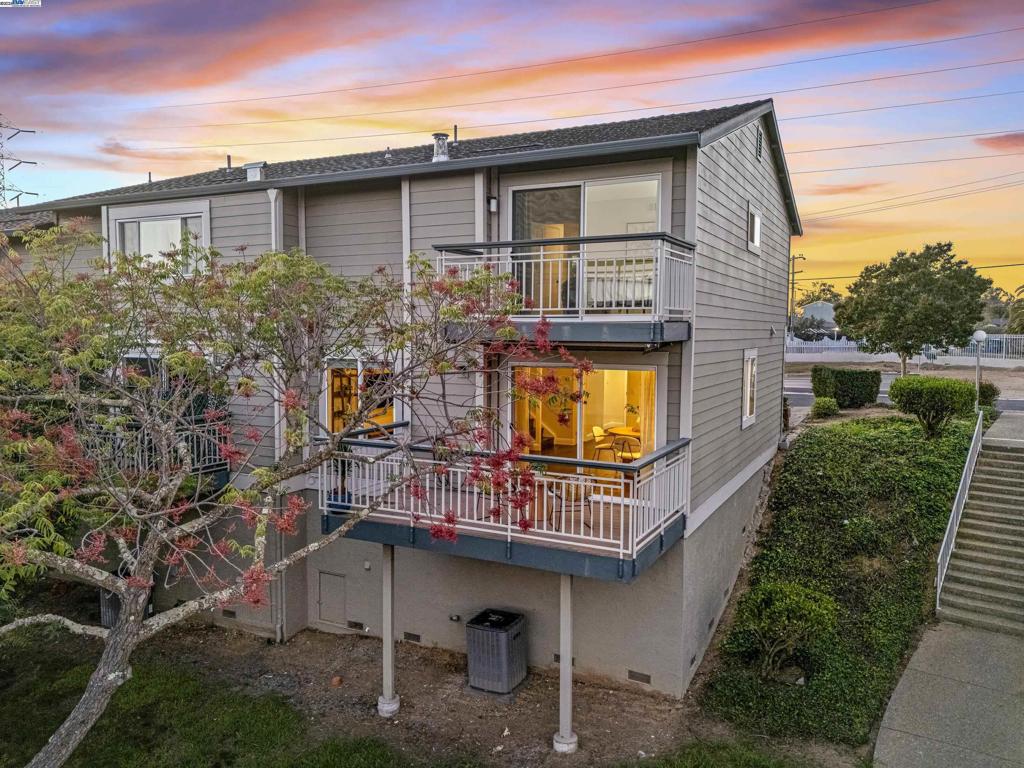 HAYWARD HILLS - Residential