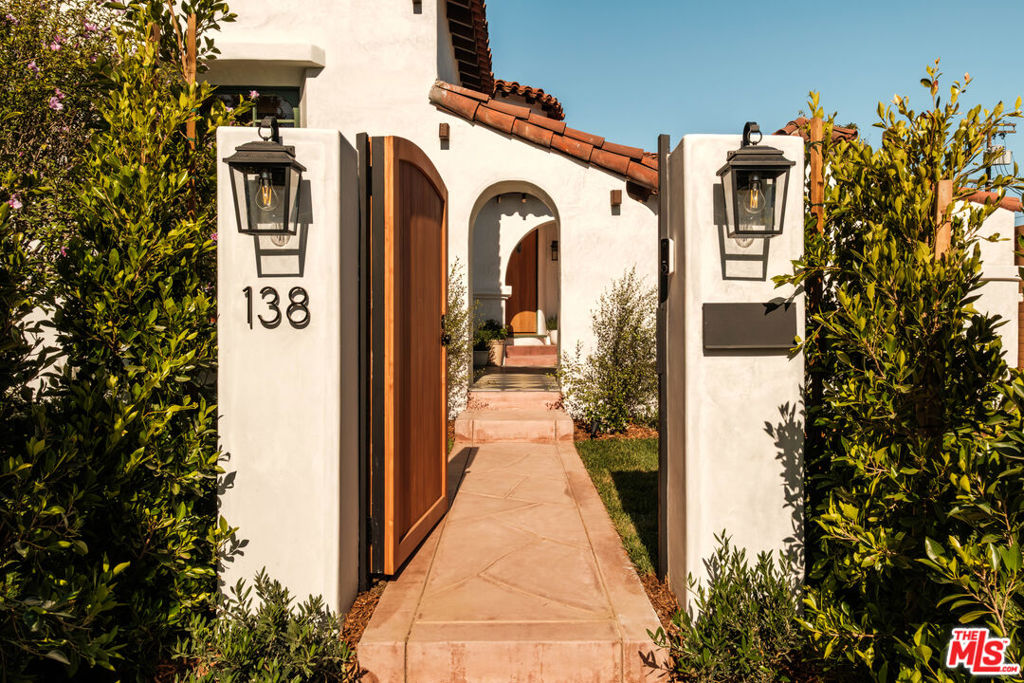 138 S La Jolla Avenue