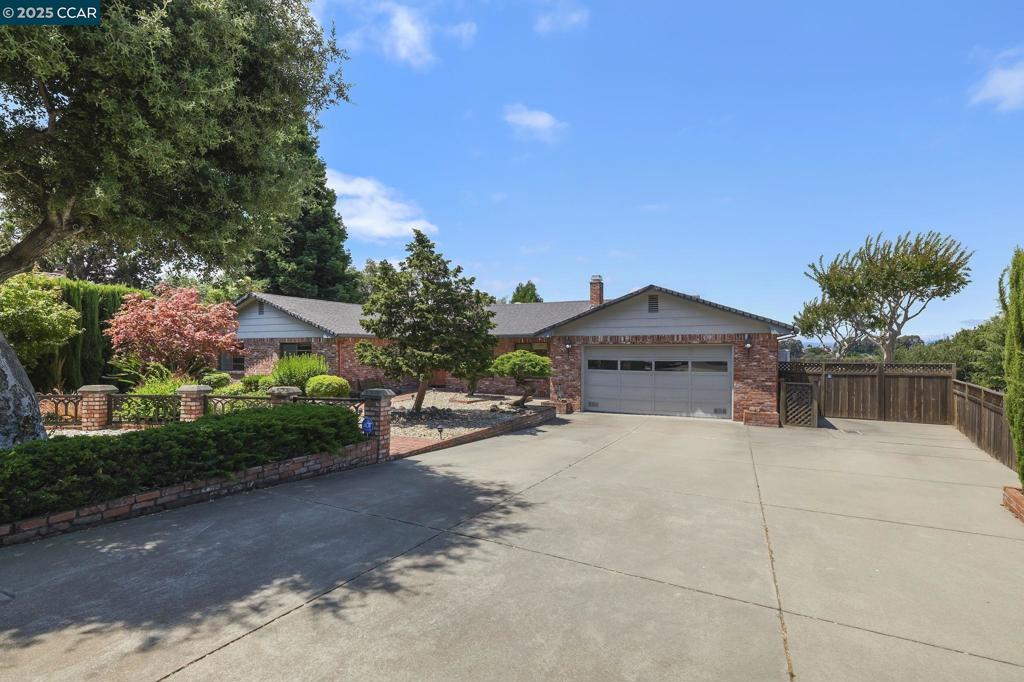 801 Laurel Ct