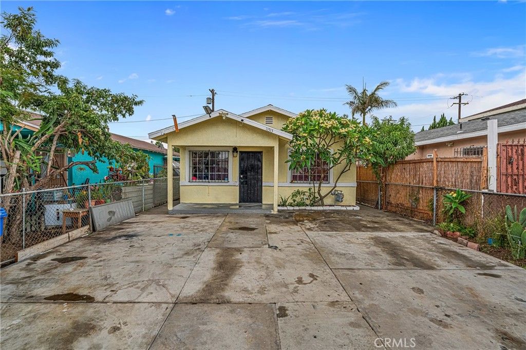 Photo of 11513 S San Pedro St, Los Angeles, CA 90061 (MLS # RS25229863)