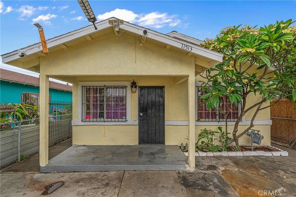 Photo of 11513 S San Pedro St, Los Angeles, CA 90061 (MLS # RS25229863)