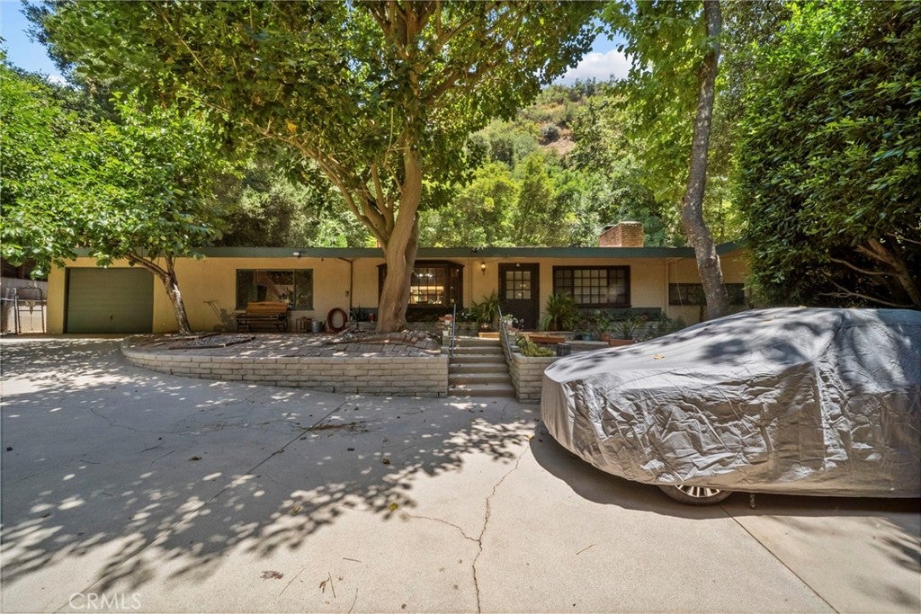 2900 Mandeville Canyon