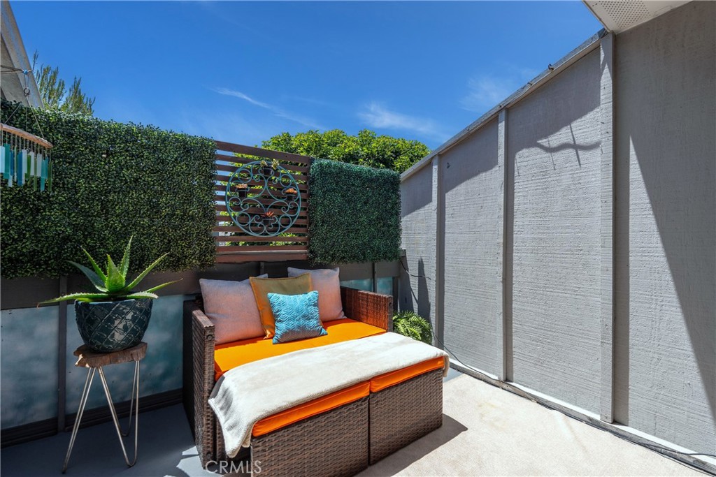 17072 pacific coast (#100) 202