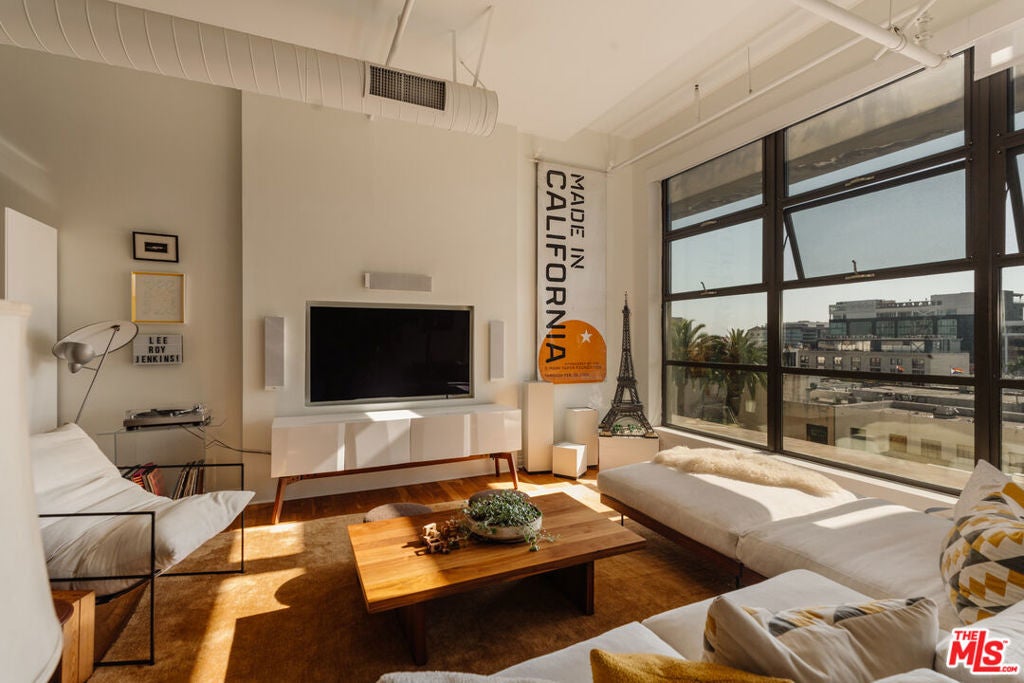1645 Vine Street 511