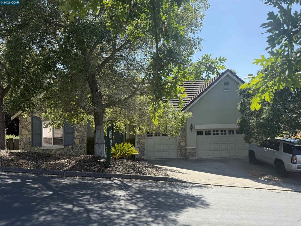 243 Lyndhurst Pl