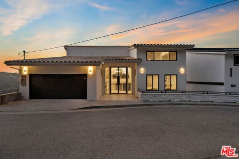 Photo of 8045 Bulwer Drive, Los Angeles, CA 90046 (MLS # 26866553)