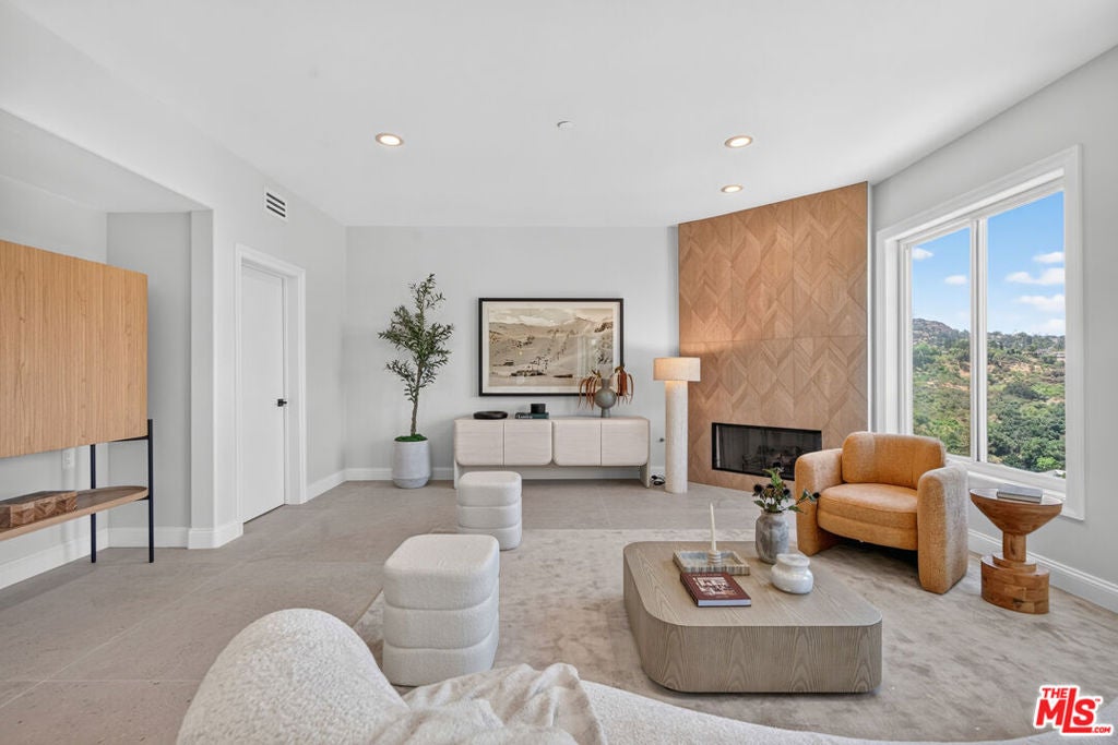 8045 Bulwer Drive