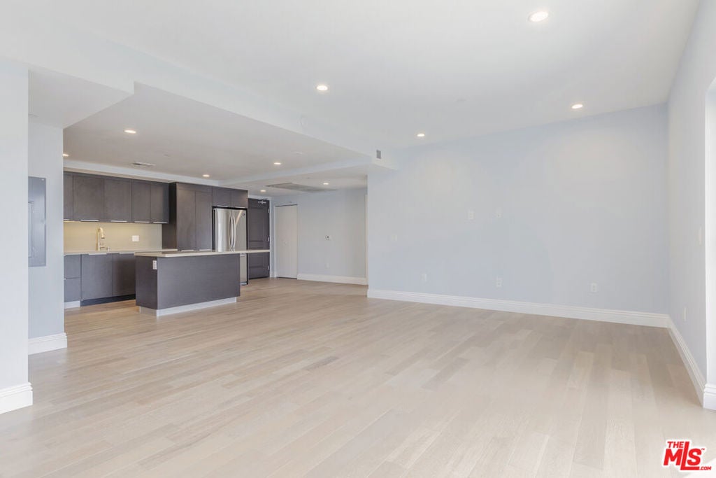 2939 Leeward Avenue 401, Los Angeles CA 90005