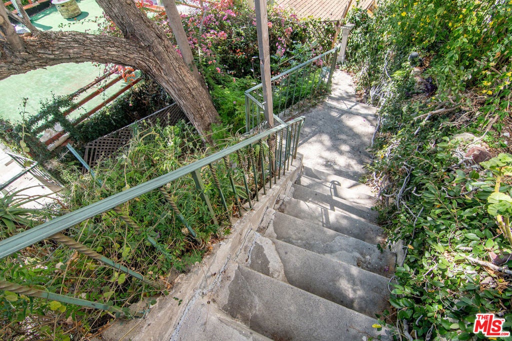 6133 Glen Tower Street