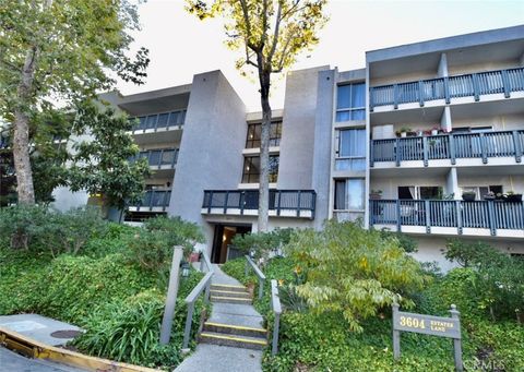 Photo of 3604 W Estates Ln Ln #210, Rolling Hills Estates, CA 90274 (MLS # PV25243094) Photo of 3604 W Estates Ln Ln #210, Rolling Hills Estates, CA 90274 (MLS # PV25243094)