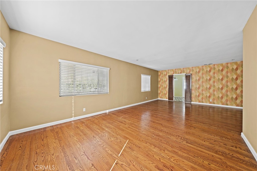 247 W Arlight Street