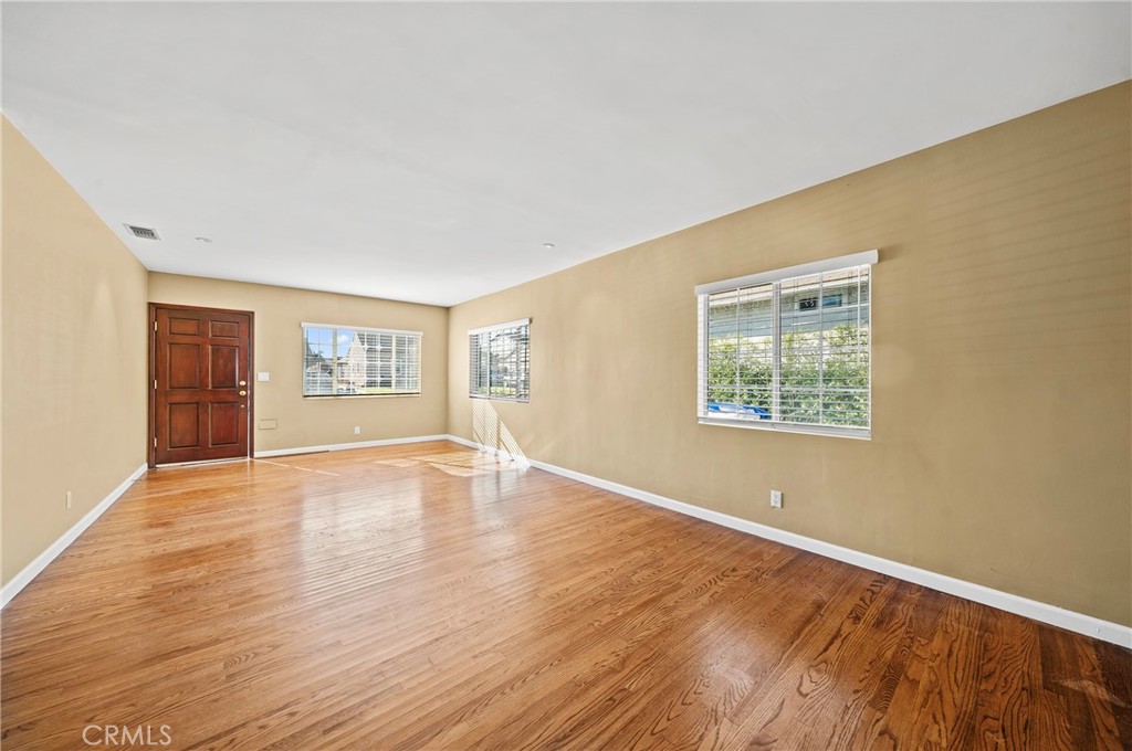 247 W Arlight Street