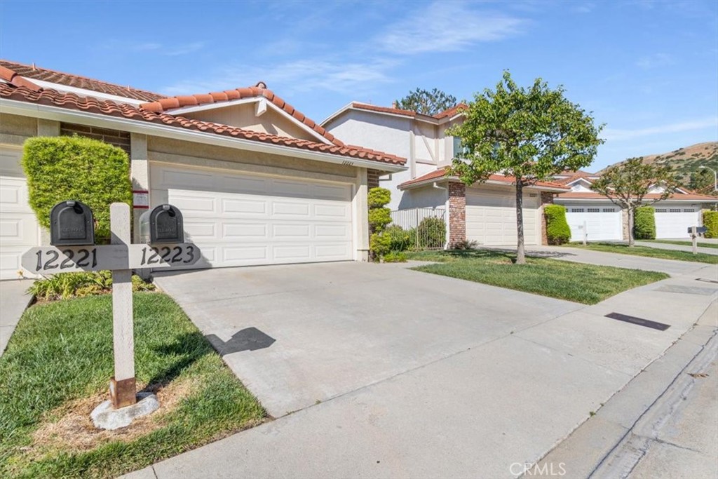 12223 Shady Hollow