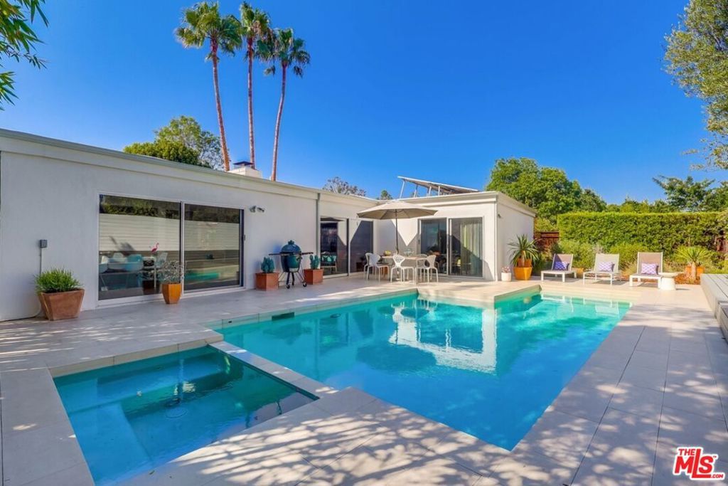 Photo of 7706 Chandelle Place, Los Angeles, CA 90046 (MLS # 25577549)
