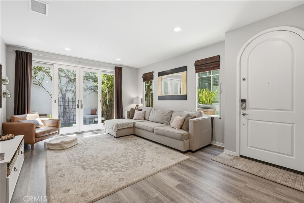 5573 Palm Drive
