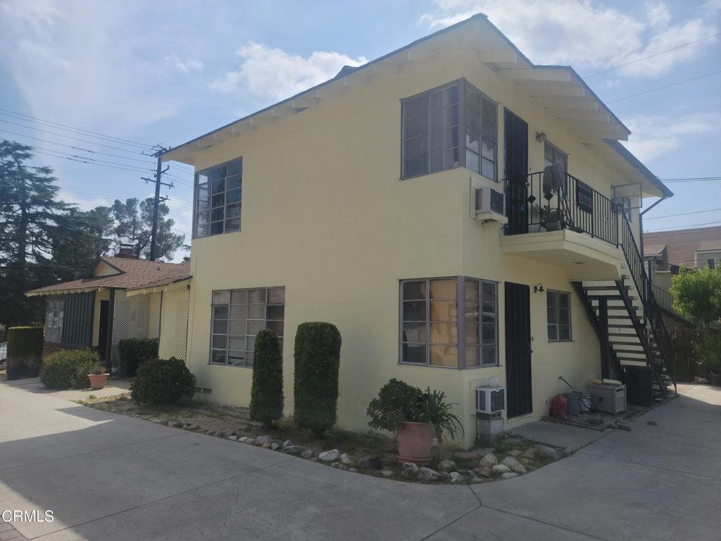 637 W Altadena Drive