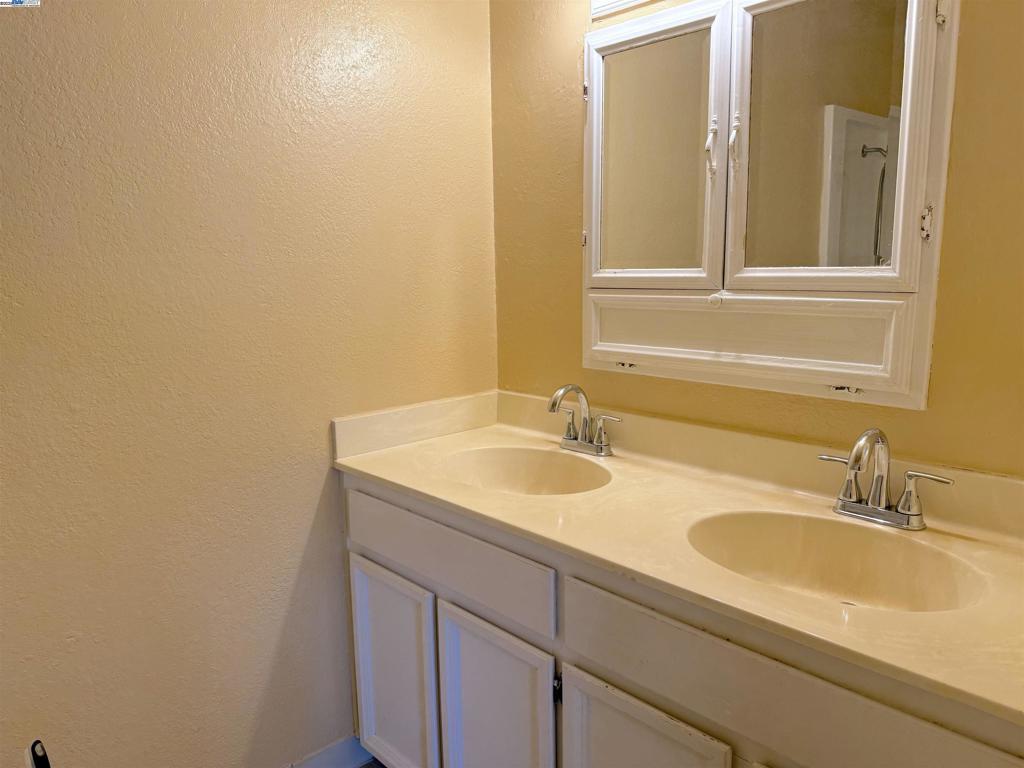 JOAQUINMUA - Residential Lease