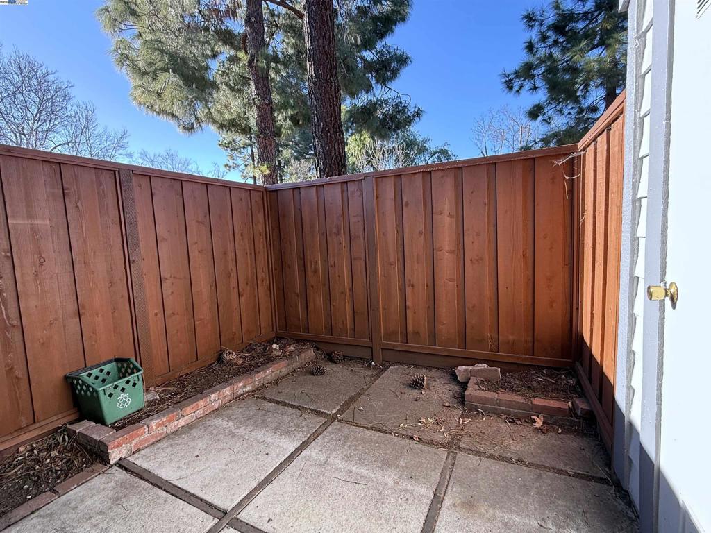 JOAQUINMUA - Residential Lease