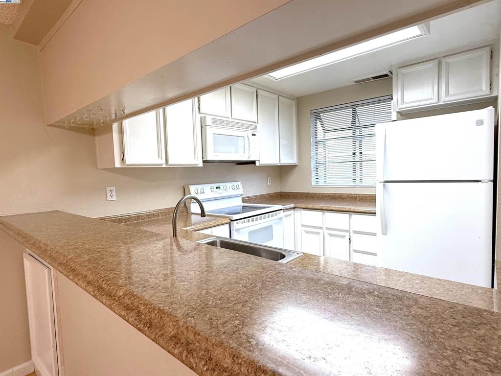 JOAQUINMUA - Residential Lease