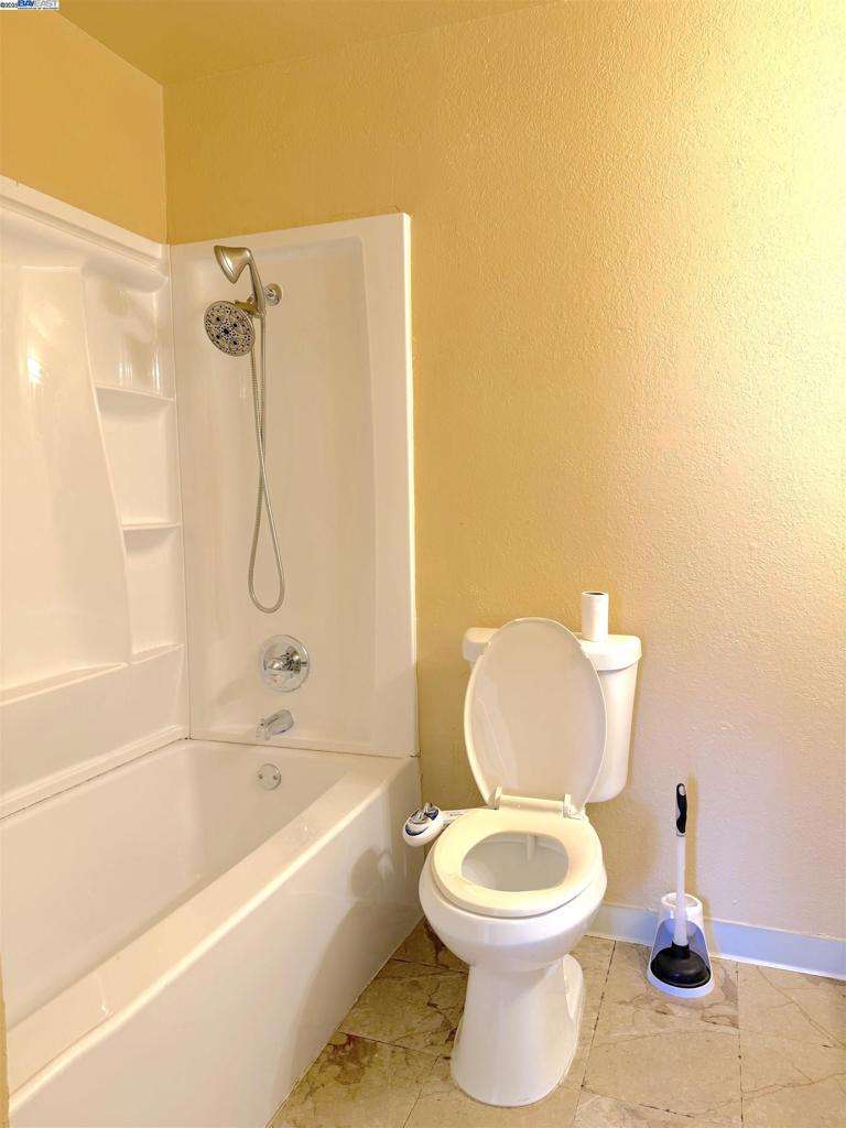 JOAQUINMUA - Residential Lease