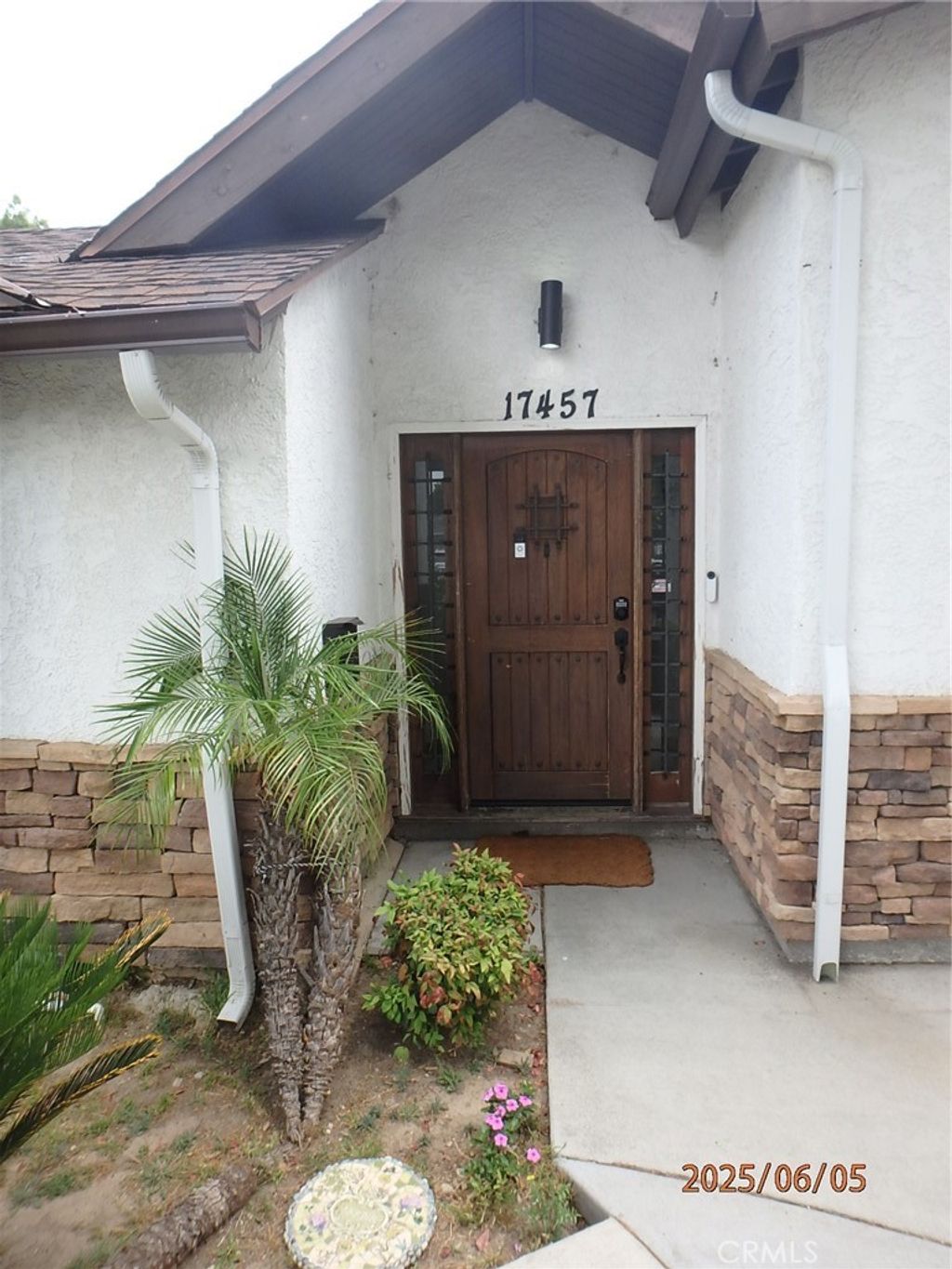 Photo of 17457 Covello Street, Van Nuys, CA 91406 (MLS # SR25127421)