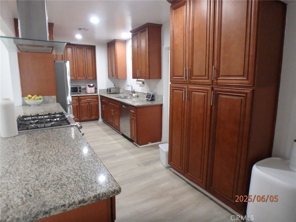 Photo of 17457 Covello Street, Van Nuys, CA 91406 (MLS # SR25127421)