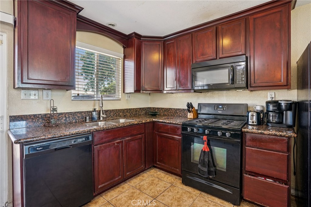 17245 E Arrow