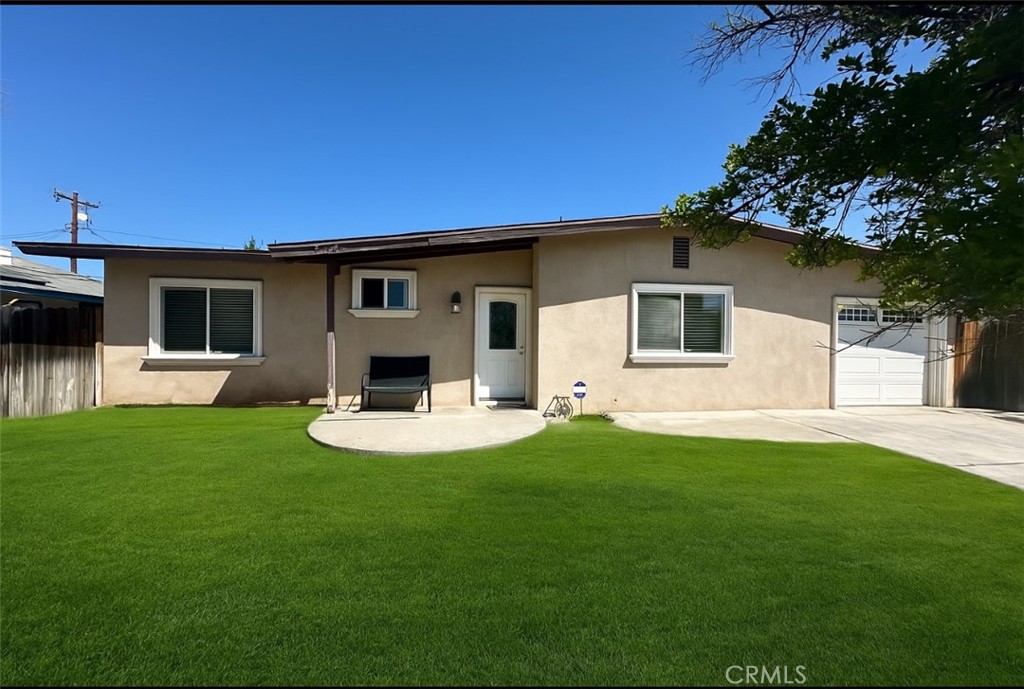 This beautiful single-family home features 3 bedrooms, 2 bathrooms and an open floor plan with comfortable living room that flows into the kitchen and cozy dining area. Glass doors lead to a spacious backyard, perfect for entertaining, family gatherings, or weekend barbecues.
Conveniently located near Schools, Shopping Centers, Restaurants, Azusa Pacific University, Citrus College, and easy access to Metro Station & Freeway 10, 210 and 605. Don't miss your chance to see this exceptional home and make it yours!!