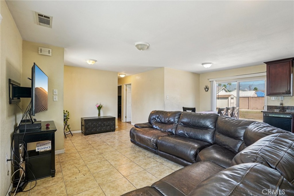 17245 E Arrow