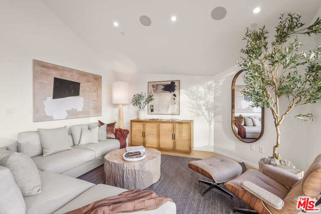 Properties 3 2530 Beverley Avenue