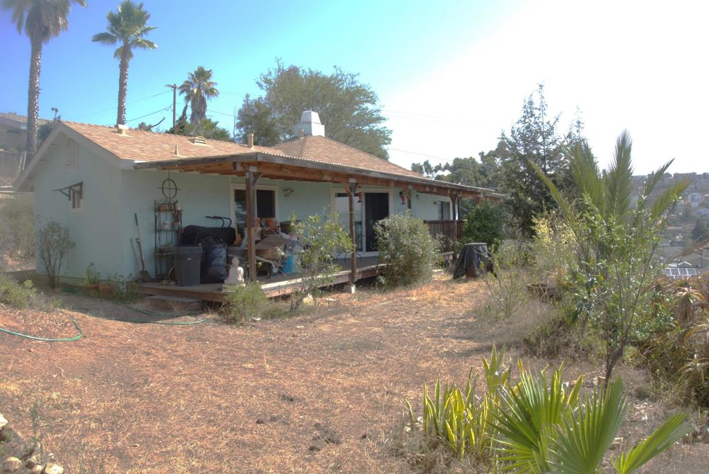 Excellent Investment or Cosmetic Renovation Opportunity! This property offers the opportunity for an investor or buyer seeking a home to renovate and customize to their own style. for a rental property or primary residence, allowing you to bring your vision to life. With strong potential for added value, this is an excellent chance to create equity while making the property your own. Don’t miss out on this versatile opportunity