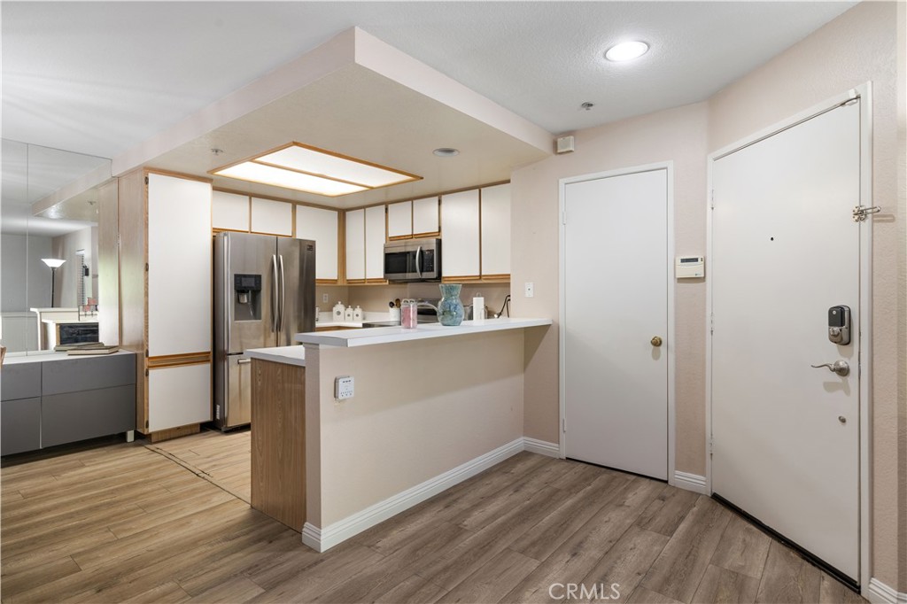 2800 Keller 239