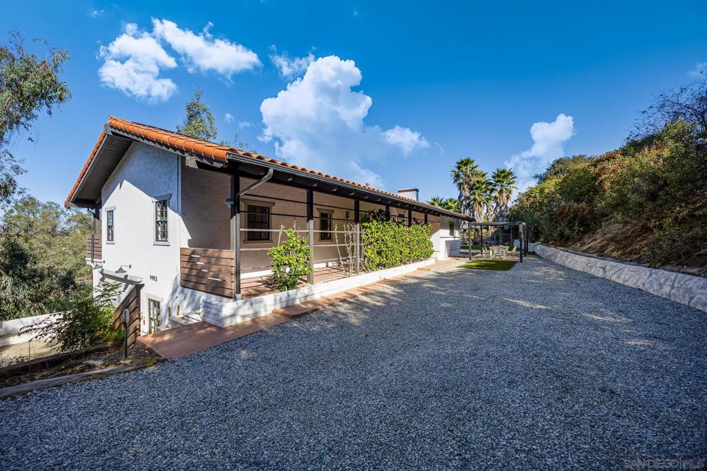 9903 Shadow Rd