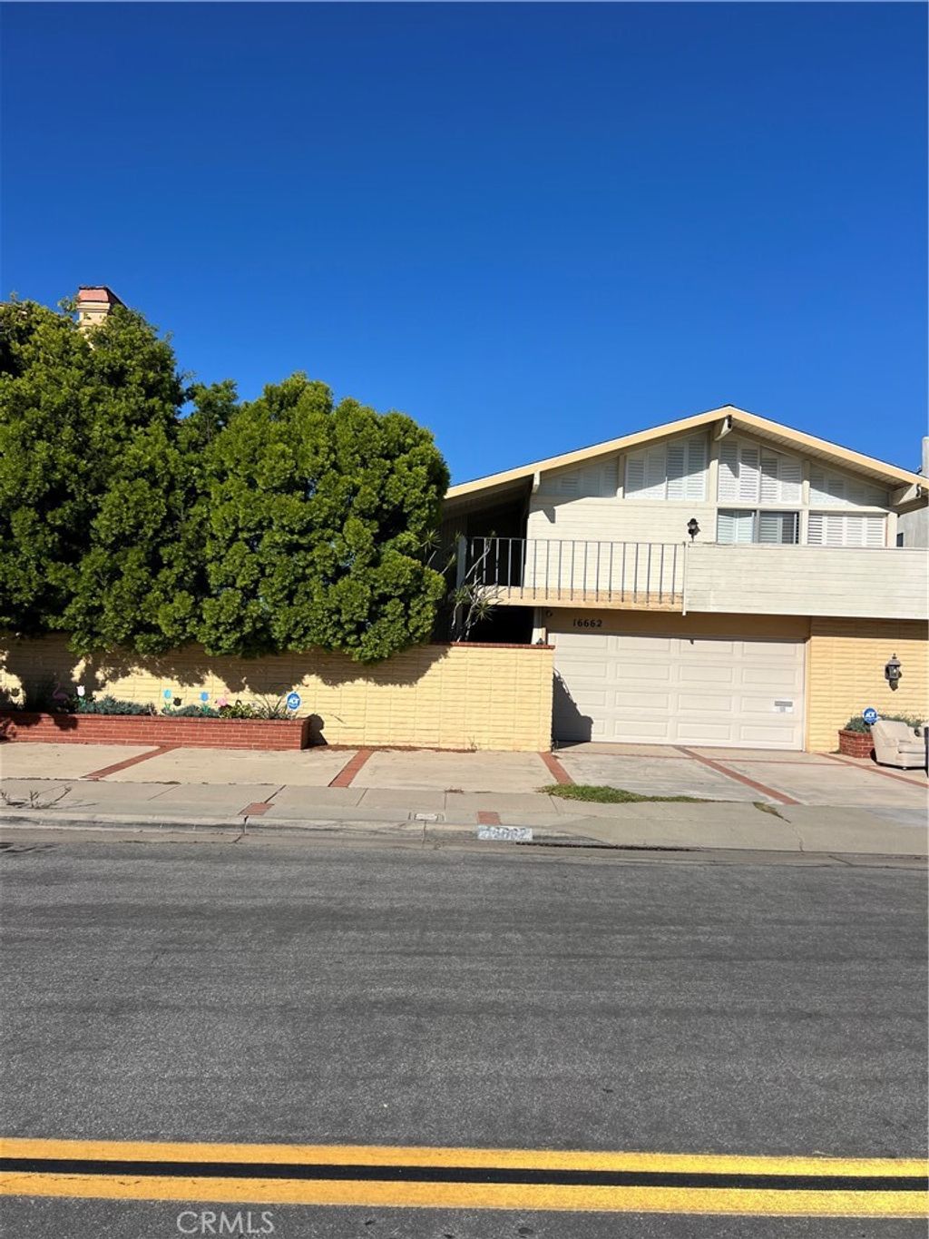 Photo of 16662 Somerset Ln, Huntington Beach, CA 92649 (MLS # OC26027119)