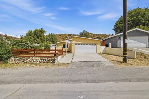Photo of 29667 Cromwell Ave, Castaic, CA 91384 (MLS # SR26090770)