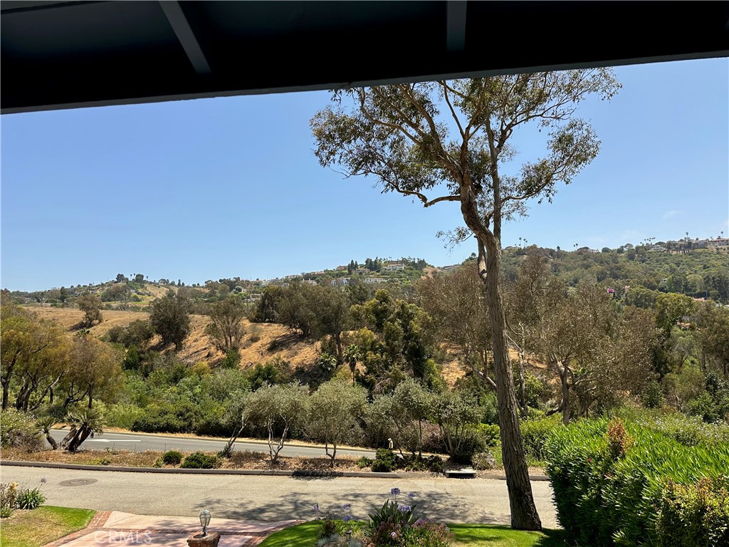 2737 Palos Verdes Drive N
