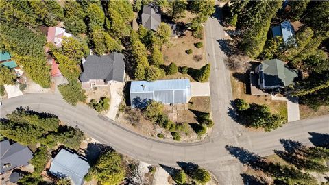 Photo of 40971 Woodridge RD, Shaver Lake, CA 93664 (MLS # FR26101022)