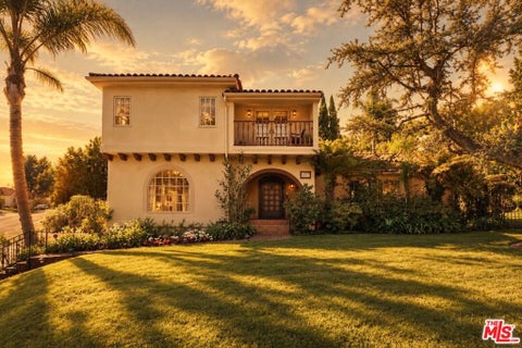 Photo of 1717 Comstock Avenue, Los Angeles, CA 90024 (MLS # 26104916)