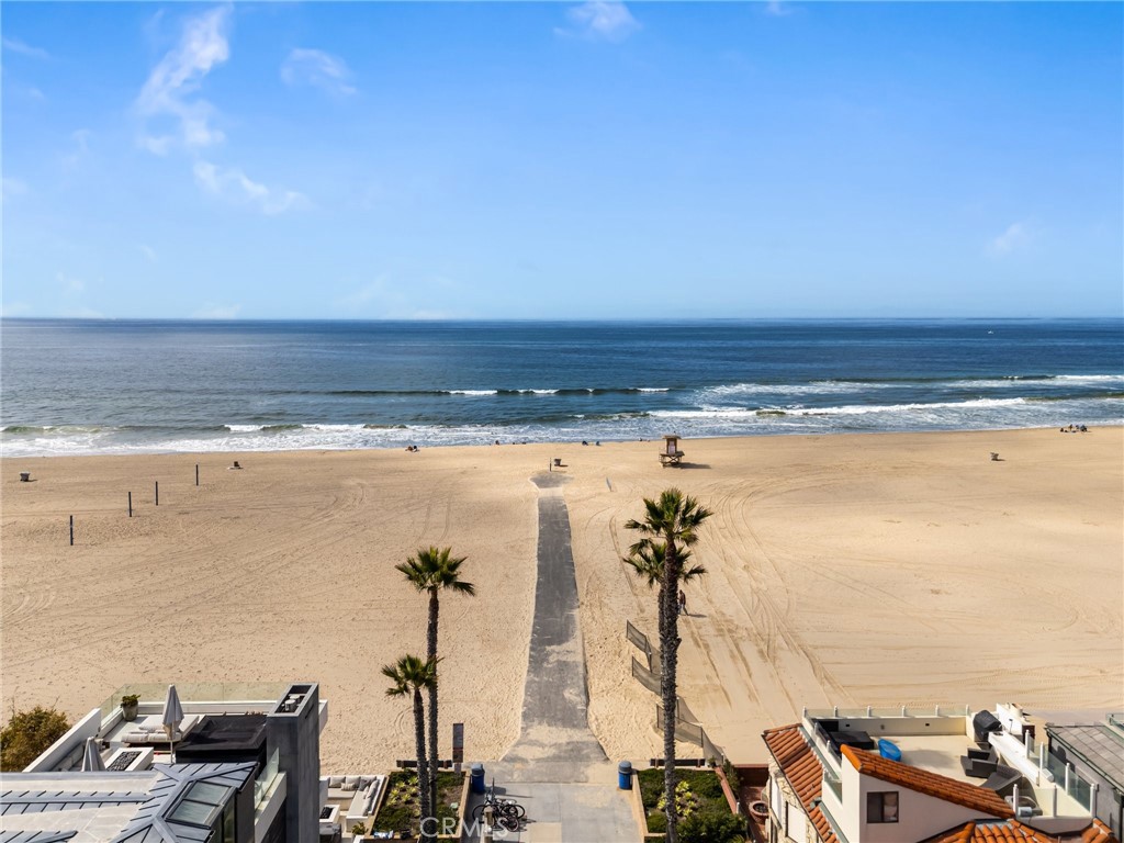 ***Remodel in Newport Shores ***
2 modern upgraded units await the pickiest buyers and renters. Both units have a perfect beach compatible wide plank luxury vinyl throughout. Upgraded recessed lights, brand new kitchens with stylish single basin sinks, bathrooms with glass showers and custom tile work. Everything is complemented perfectly with favorite colored hardware and fixtures. The 3 bedroom/ 2 bath top unit has a brand new oversized composite deck out back that's a perfect gathering spot for friends and family to enjoy the stand-alone Newport Beach weather! The 2-bedroom 1-bathroom bottom unit also has all the perfect upgrades including the beach compatible flooring with a patio area in front. Open the windows and sliding doors to a partial ocean view and breathtaking sunsets or just take in the breeze that you will never get sick of. If that’s not good enough you can head out across the street to feel the sand yourself. Perfect corner lot to live in one and rent the other or rent out both for neighborhood top dollar. Either way whomever lives here will enjoy the Southern California lifestyle, with easy access to hidden gem restaurants, coffee spots and beaches to surf, paddle-board and biking.
Did I mention 4 parking spots?? 2 Car garage with a 2-spot carport also!!