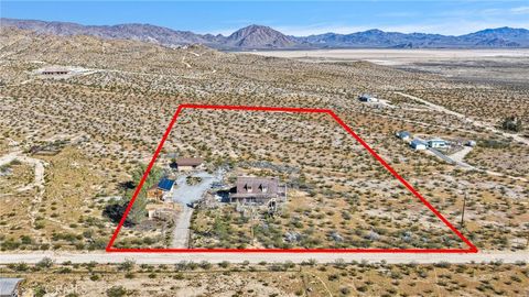 Photo of 31420 Rabbit Springs Lane, Lucerne Valley, CA 92356 (MLS # HD26054187)