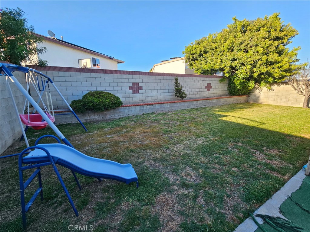 1221 E Denwall
