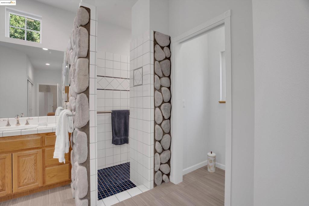 APPLE HILL ESTS - Residential